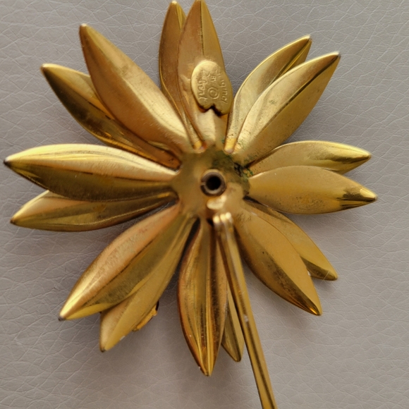 Flower Brooch Pin with Ladybug ~ Vintage 1960s Original by Robert ~ Daisy - Picture 13 of 16